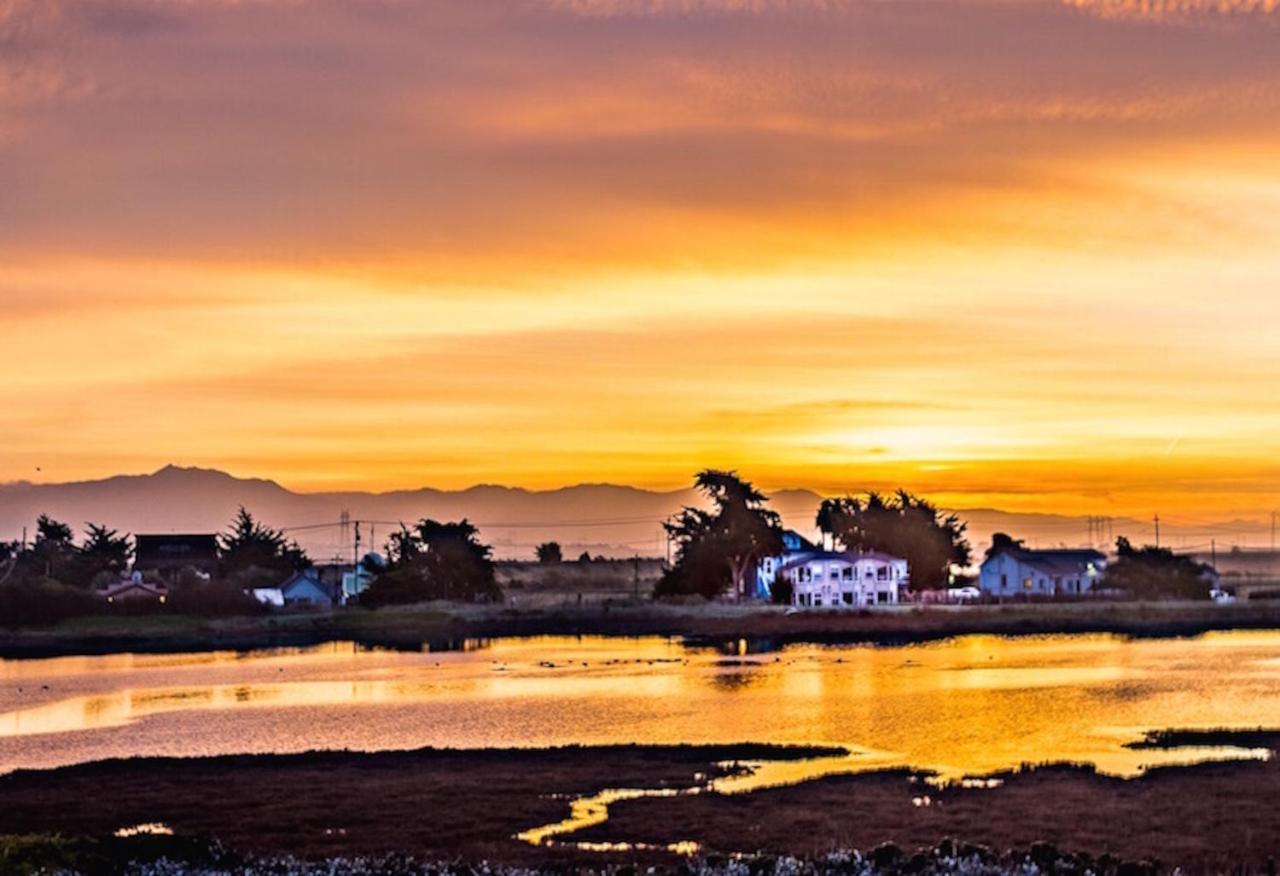 | Captain's Inn at Moss Landing