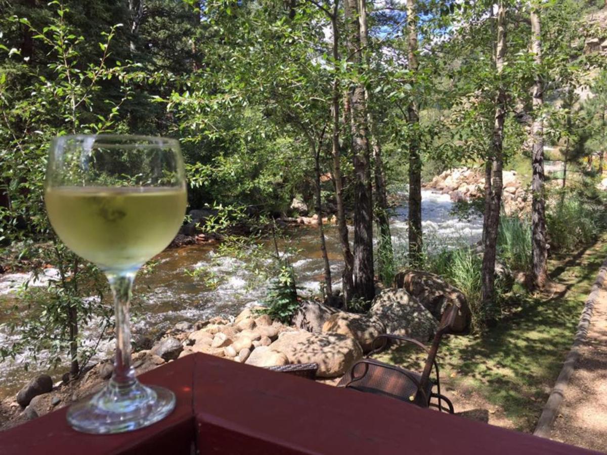  | Swiftcurrent Lodge