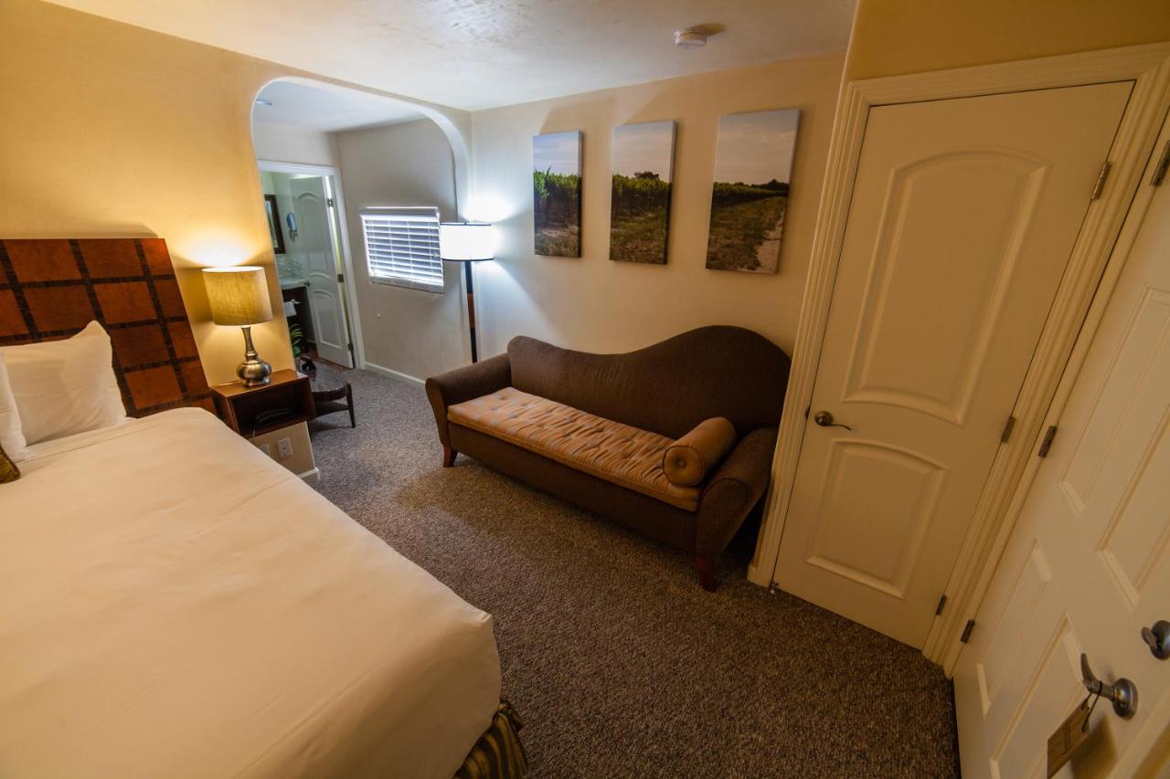  | The Vendange Carmel Inn & Suites