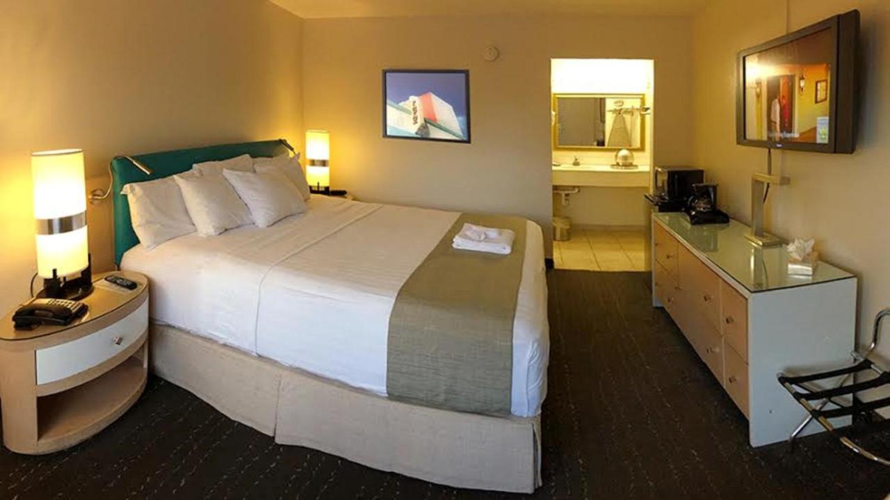Superior King Room at Floridian Hotel