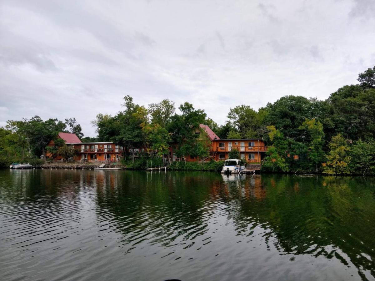 | Curriers Lakeview Lodge