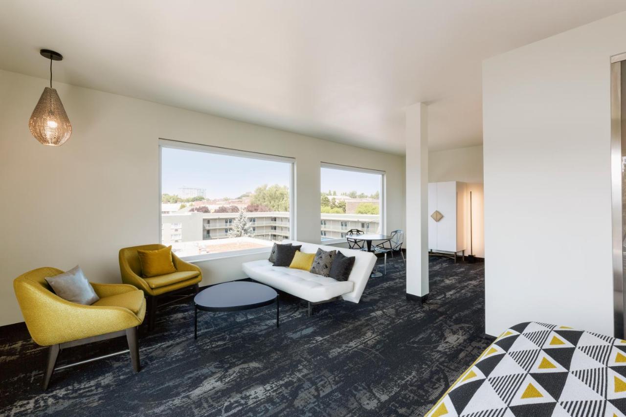Deluxe King Suite at Jupiter NEXT