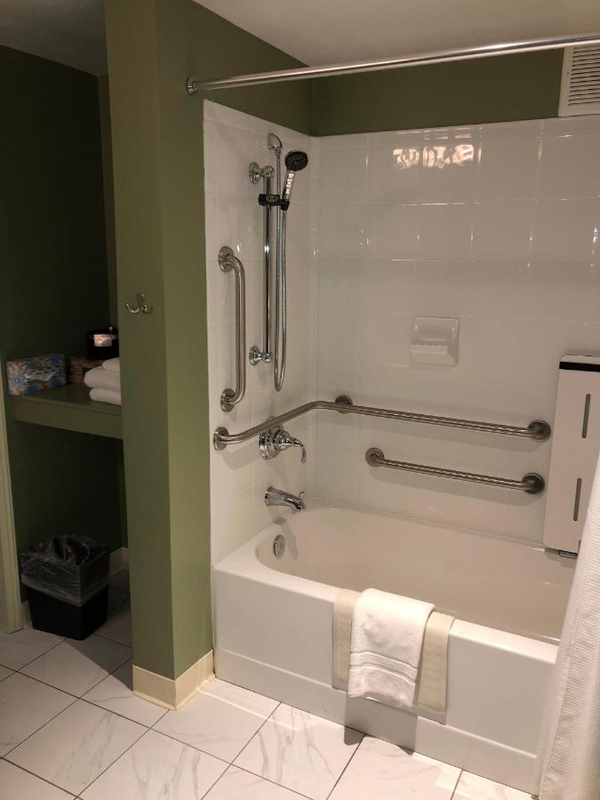 King Room - Disability Access at Maple Tree Inn