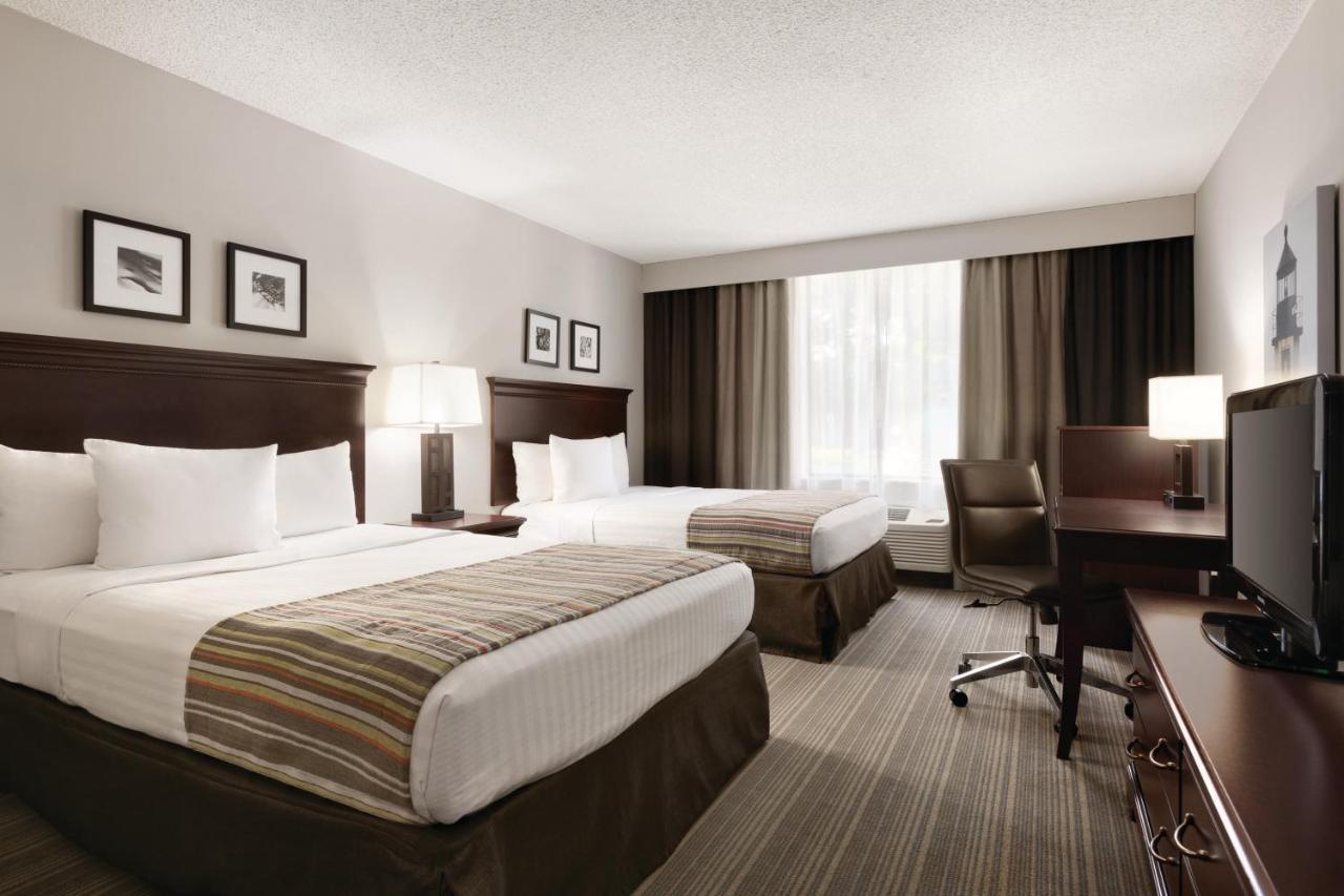 Queen Room with Two Queen Beds at Country Inn & Suites by Radisson, Traverse City, MI