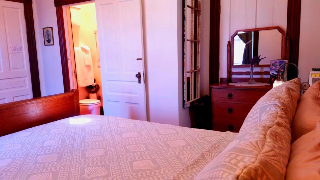 | Captain's Inn at Moss Landing