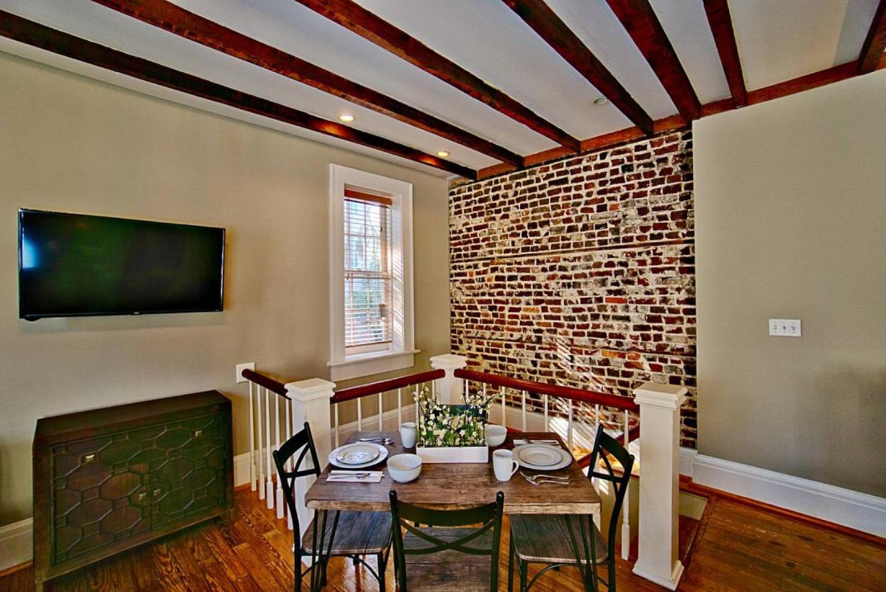  | Comfy Carriage House Steps from the River