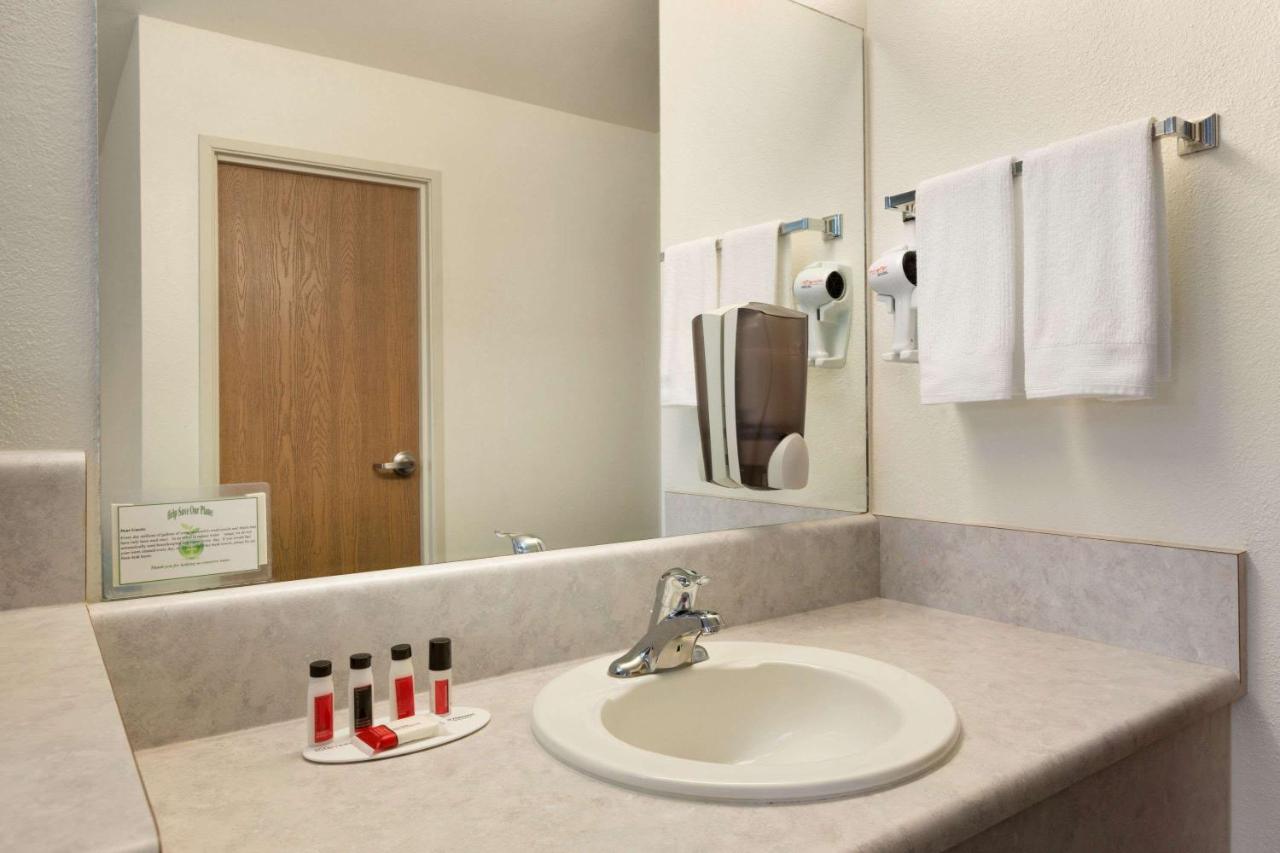 Queen Room with Two Queen Beds - Non-Smoking at Travelodge by Wyndham Belen