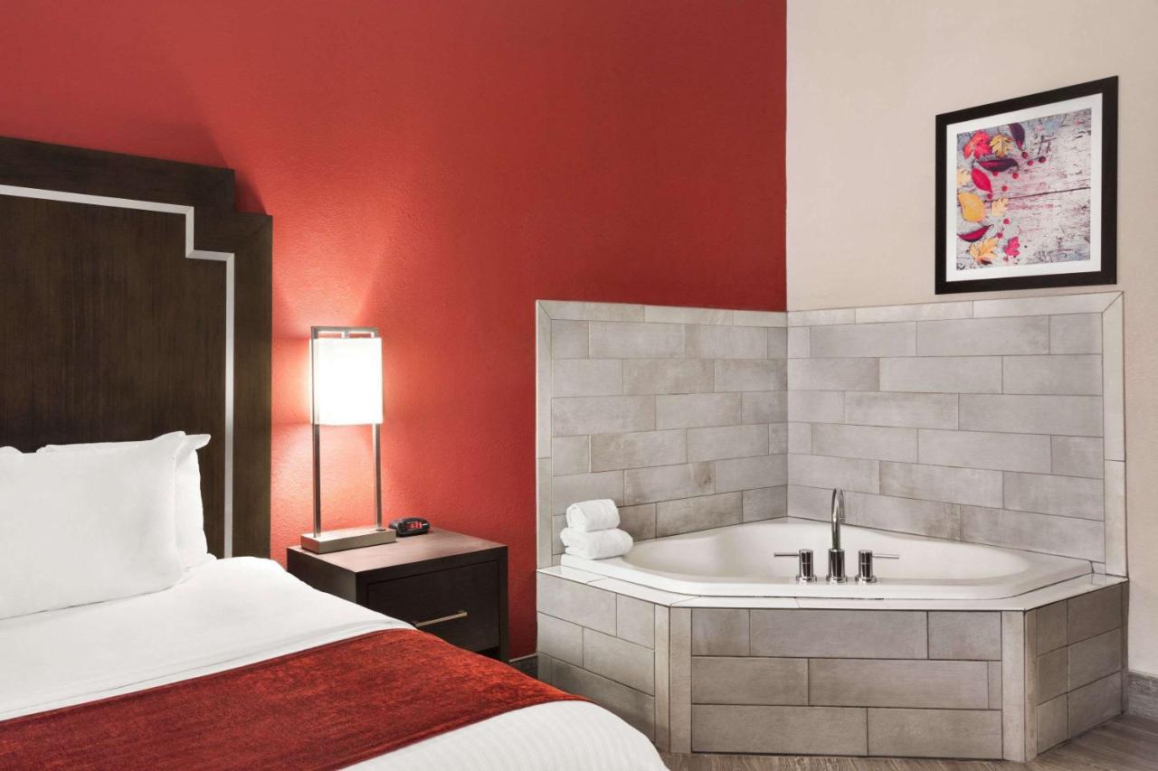 Studio Suite with King Bed - Non-Smoking at Days Inn & Suites by Wyndham Murfreesboro