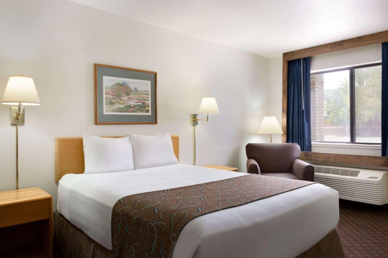 Queen Room - Non-Smoking at Travelodge by Wyndham Belen