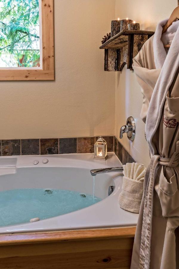 | Carson Ridge Luxury Cabins