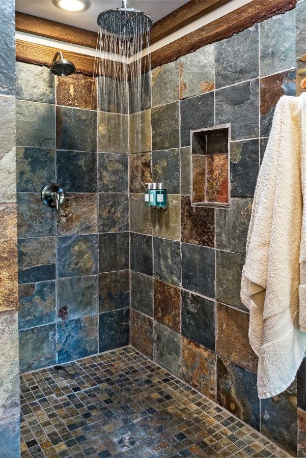 | Carson Ridge Luxury Cabins