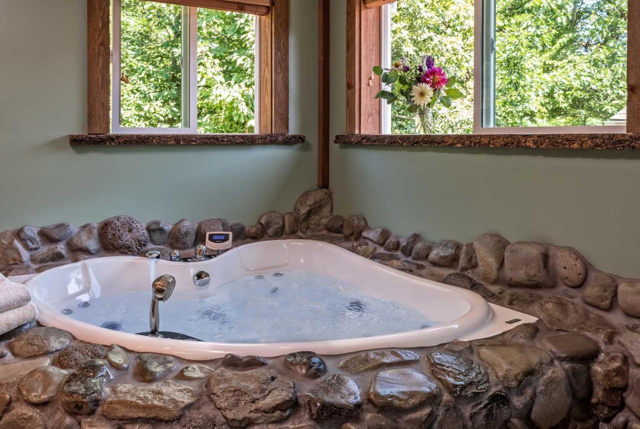 | Carson Ridge Luxury Cabins