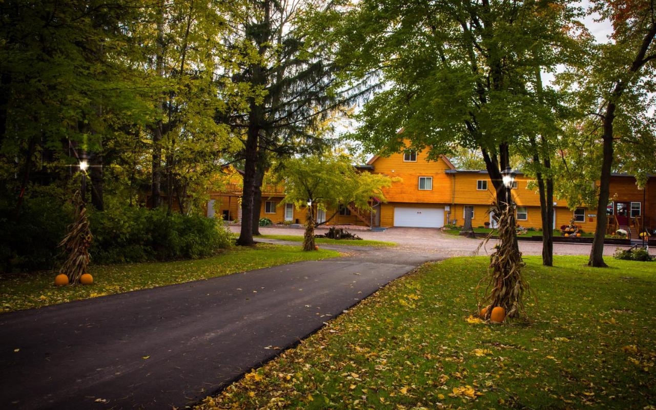 | Curriers Lakeview Lodge