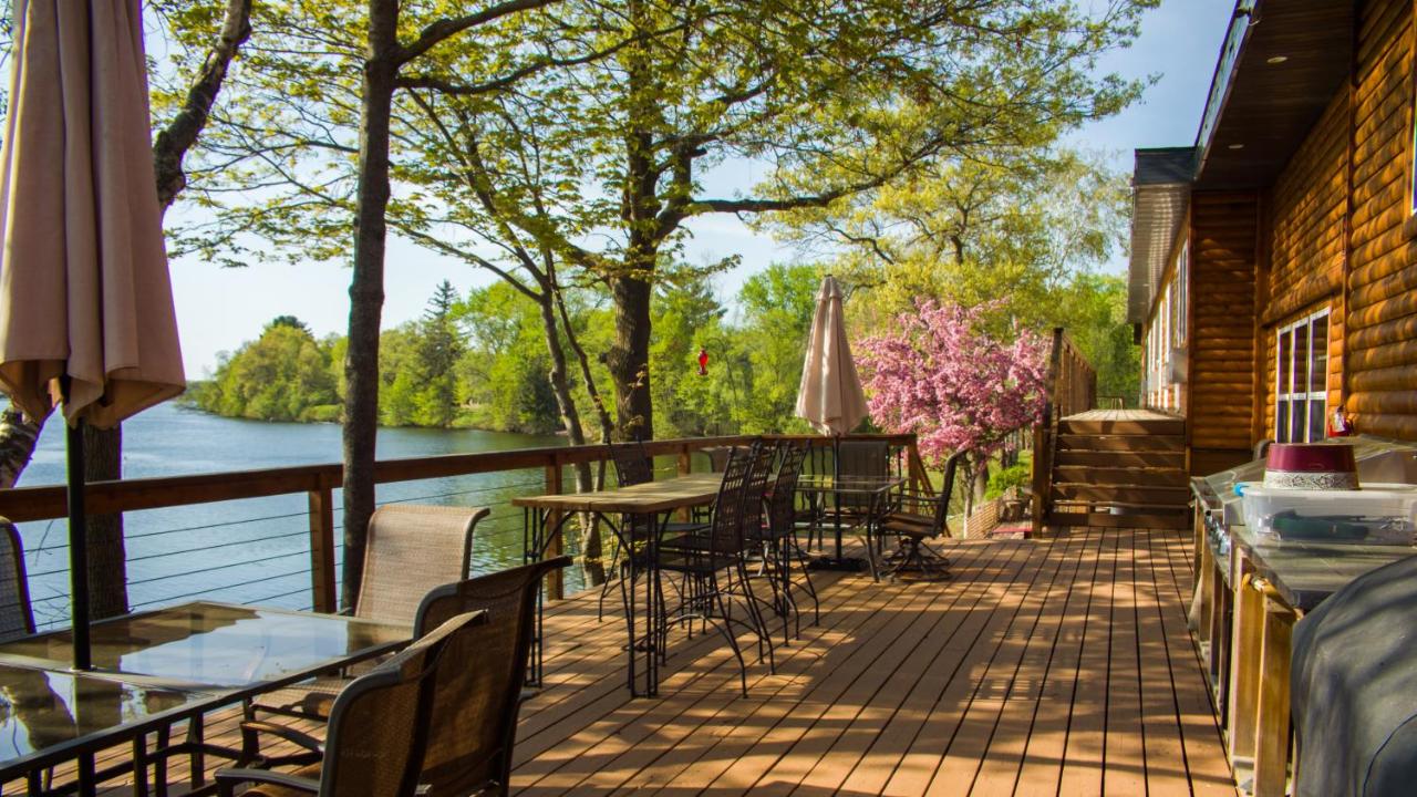 | Curriers Lakeview Lodge