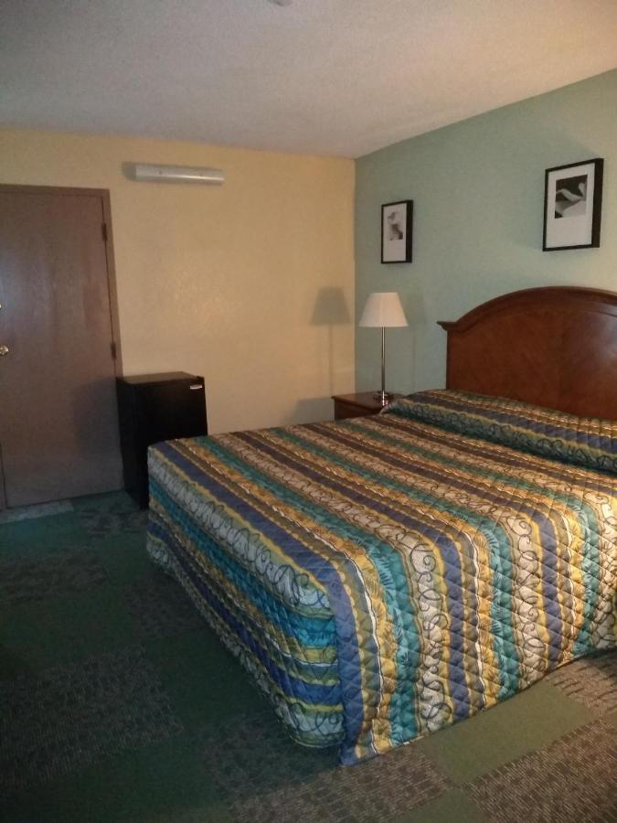  | Red Carpet Inn-Macon
