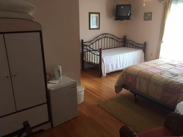 | Four Creeks Bed&Breakfast