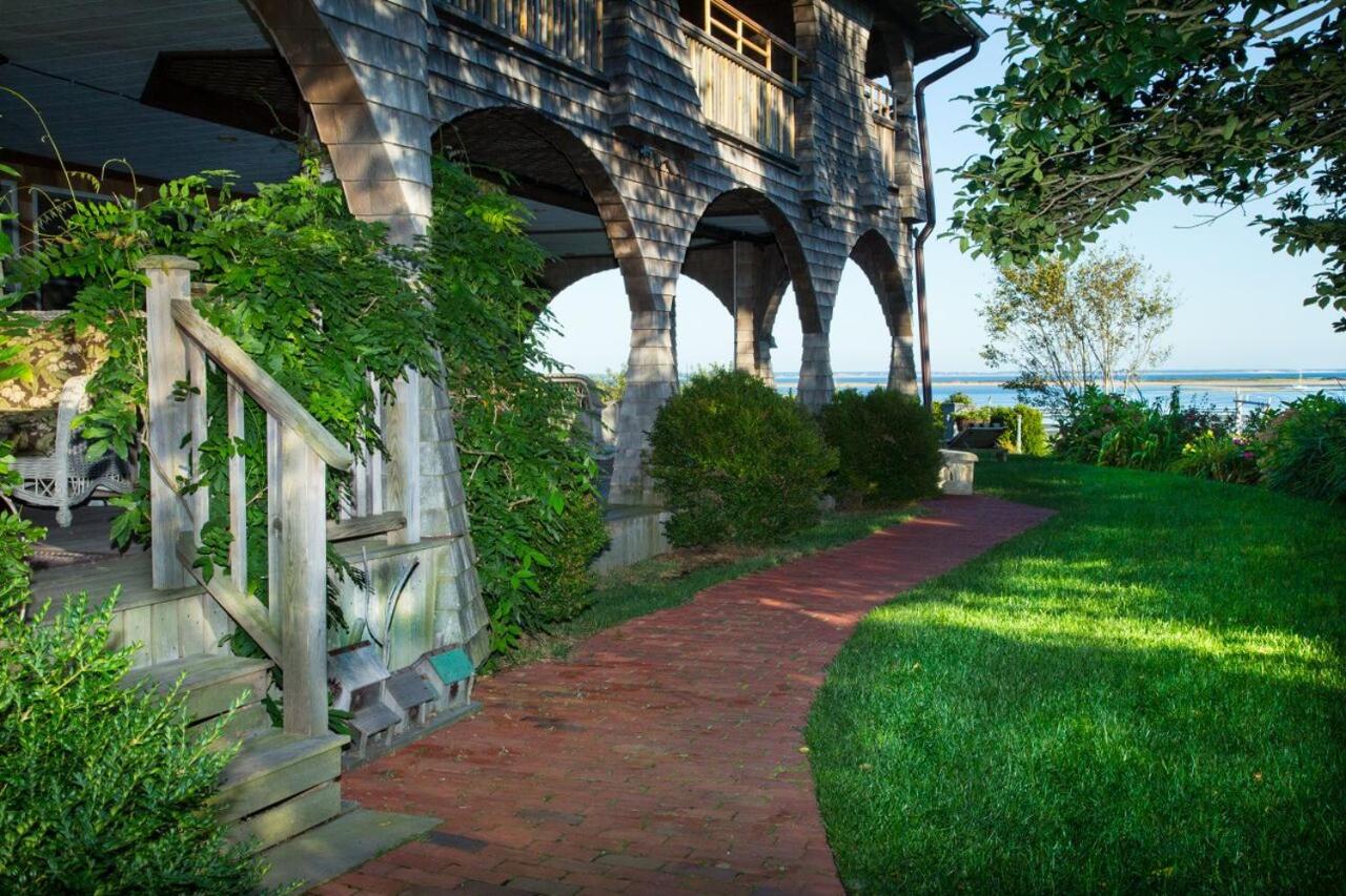 | Lands End Inn - Adults Only