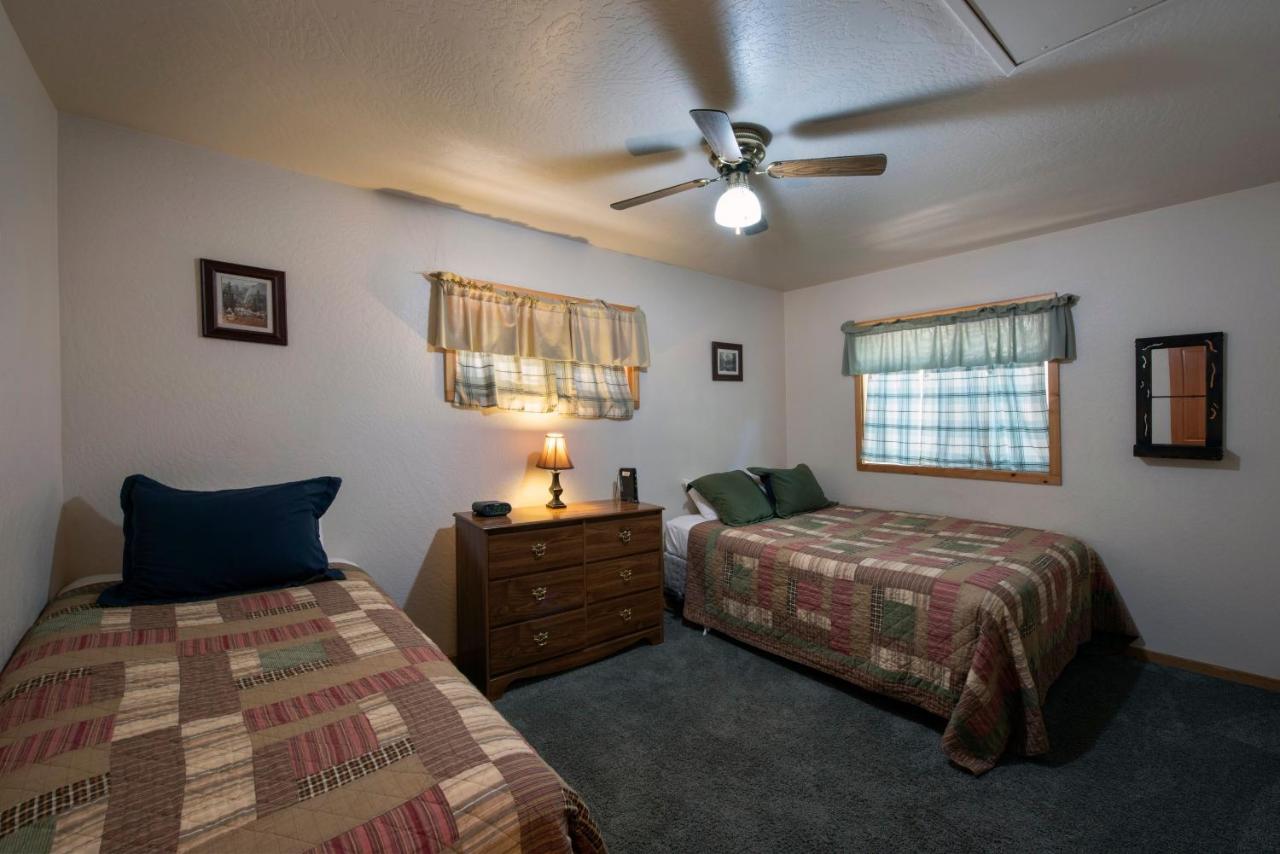 | 24 Wawona Cabin