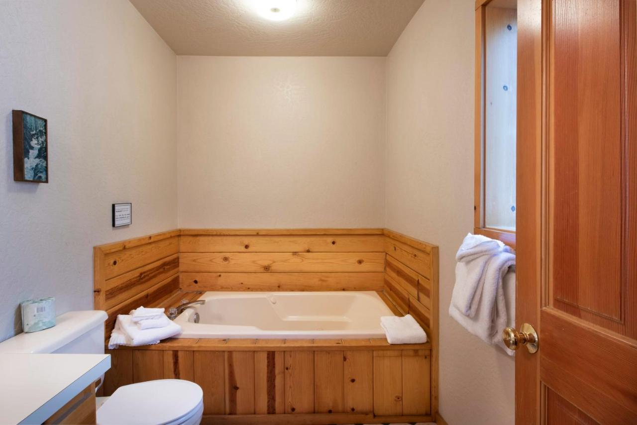 | 24 Wawona Cabin