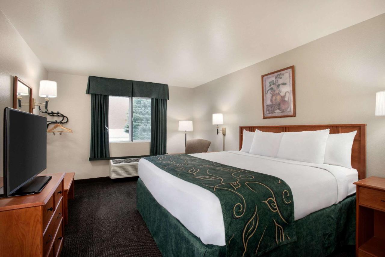 King Room - Mobility Access/Non-Smoking at Travelodge by Wyndham Clinton Valley West Court