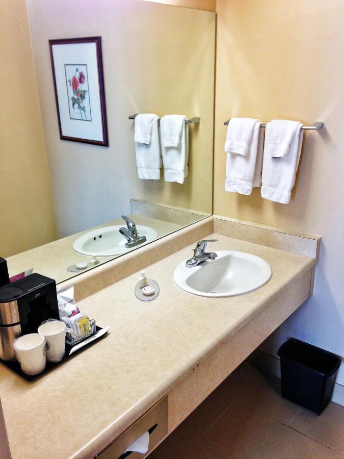 Coast Two Queens at Coast Wenatchee Center Hotel
