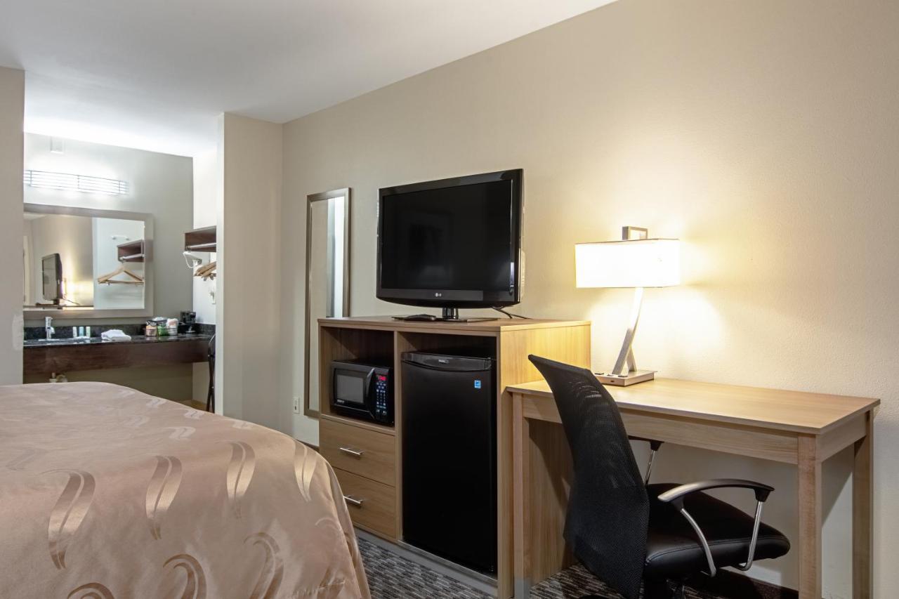 King Room - Smoking at Quality Inn Lagrange East I-85