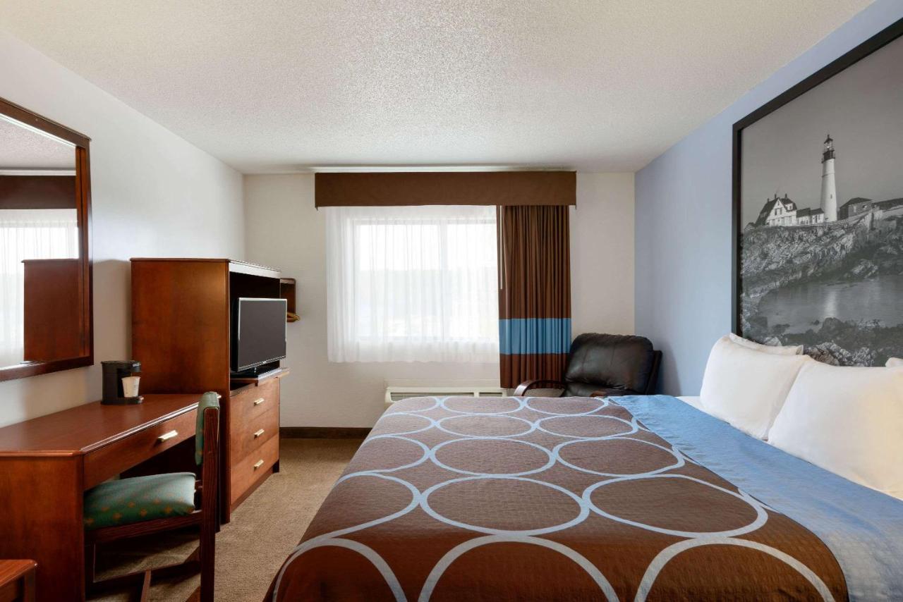  | Super 8 by Wyndham Portland/Westbrook Area