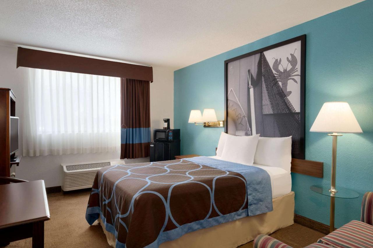  | Super 8 by Wyndham Portland/Westbrook Area