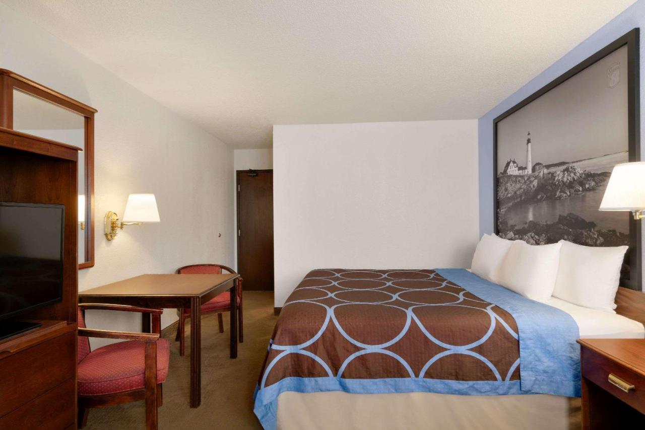  | Super 8 by Wyndham Portland/Westbrook Area