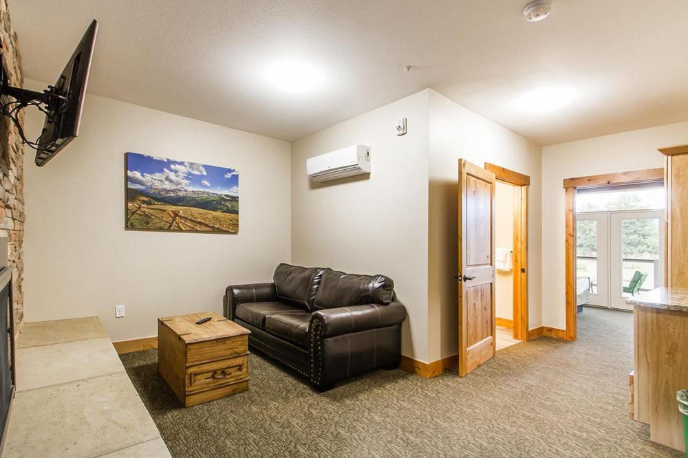 Double Queen Suites at Coyote Mountain Lodge