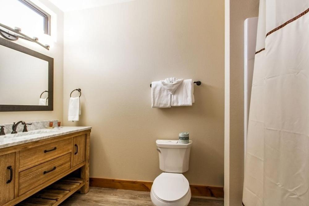 Double Queen Suites at Coyote Mountain Lodge
