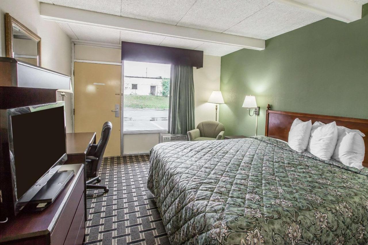 | Rodeway Inn Laurens
