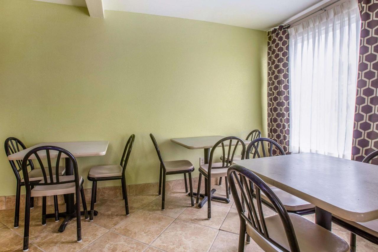 | Rodeway Inn Laurens