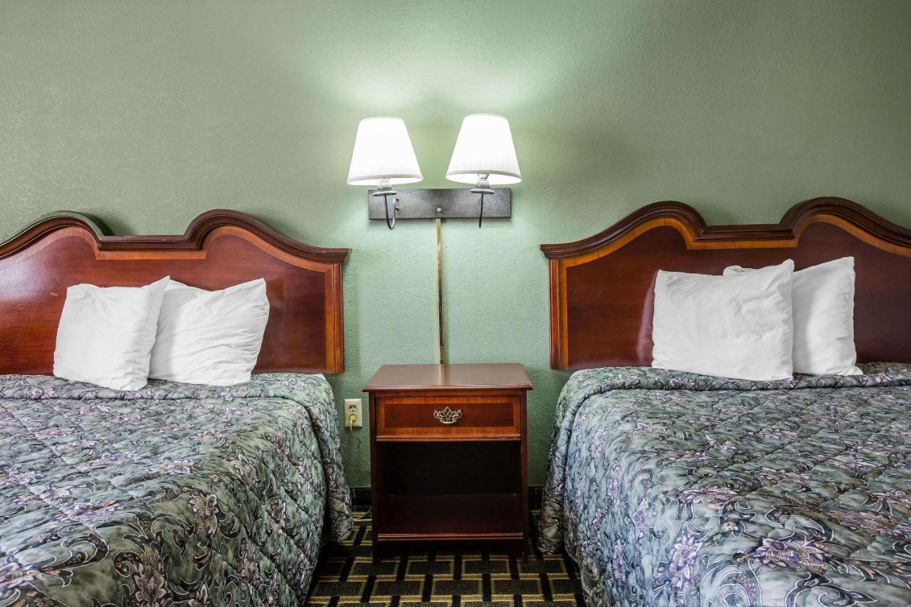| Rodeway Inn Laurens
