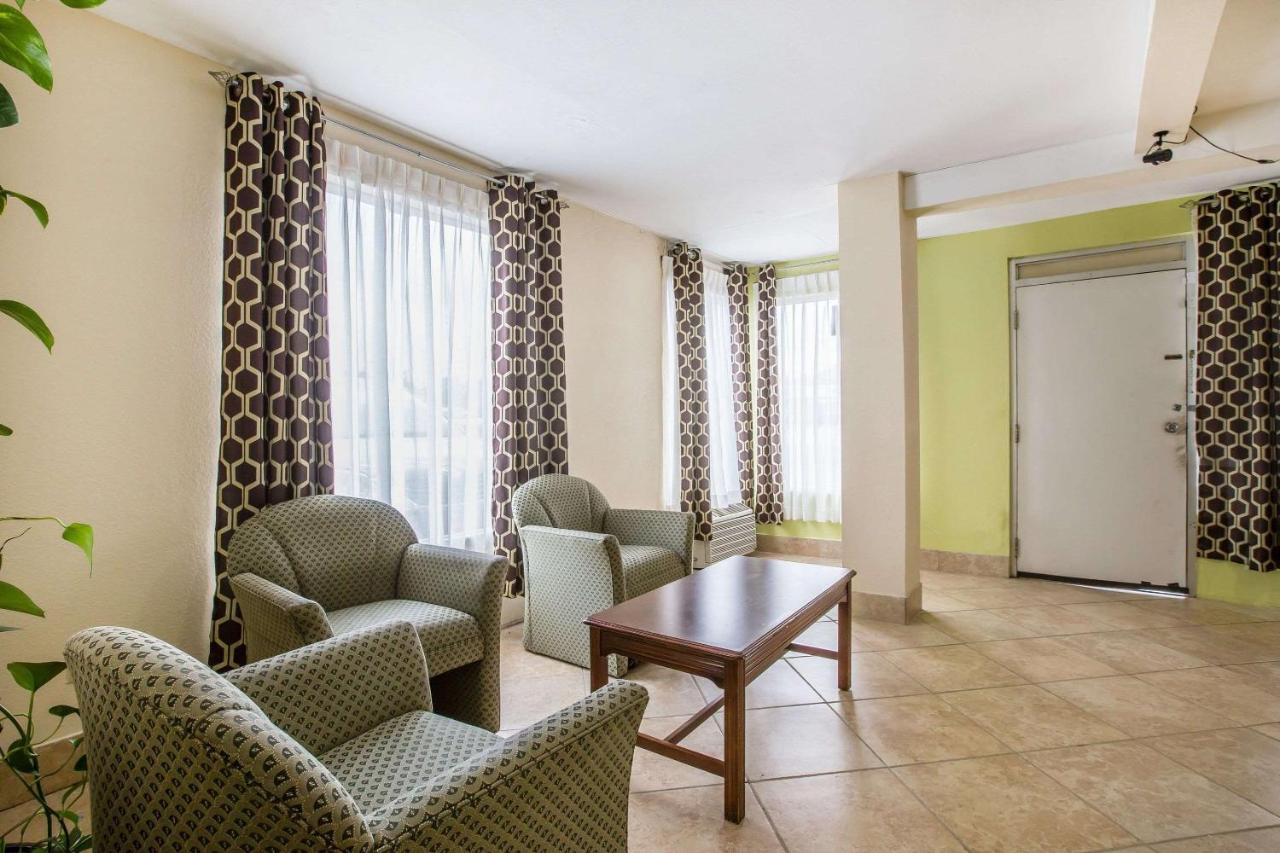 | Rodeway Inn Laurens