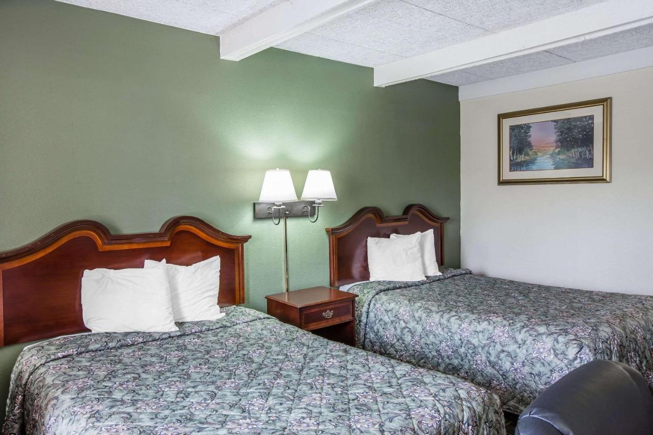 | Rodeway Inn Laurens