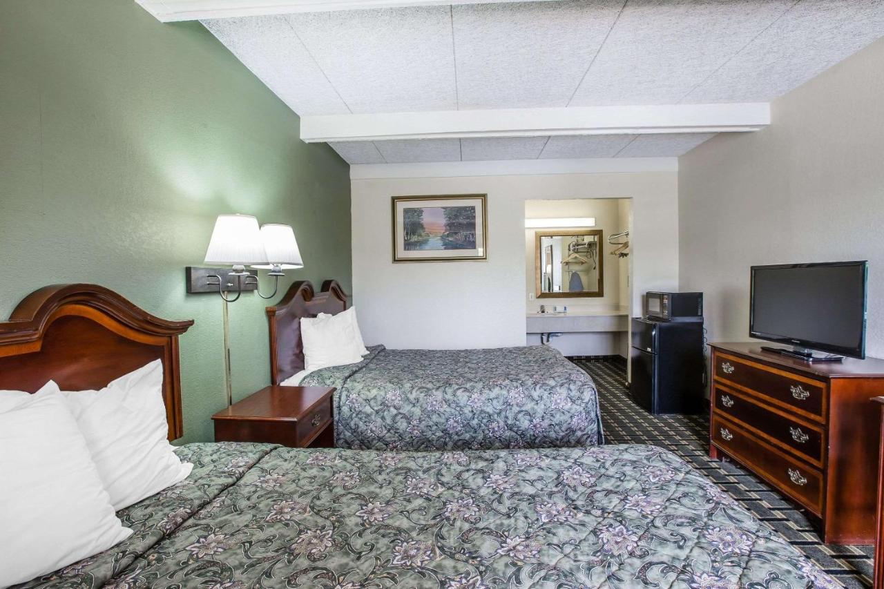 | Rodeway Inn Laurens