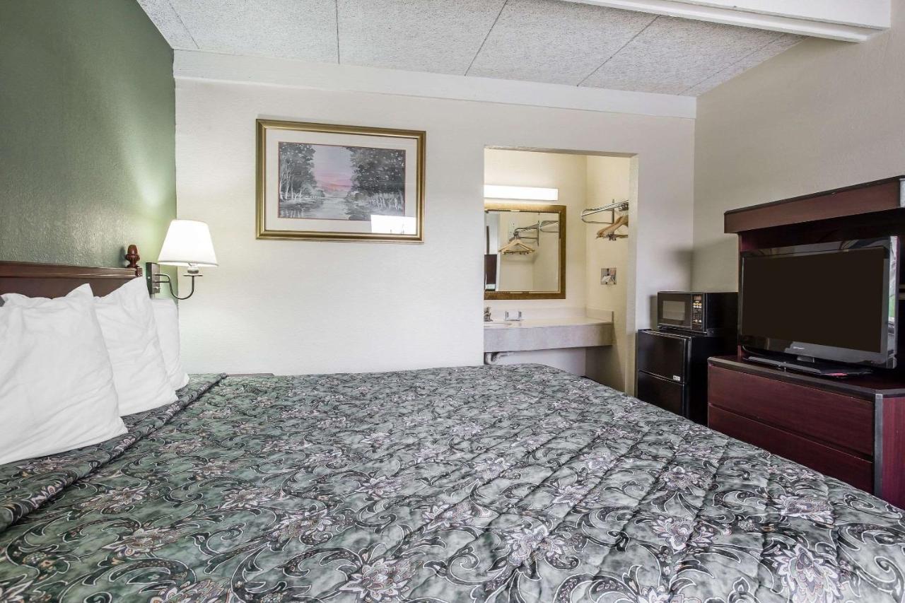 | Rodeway Inn Laurens
