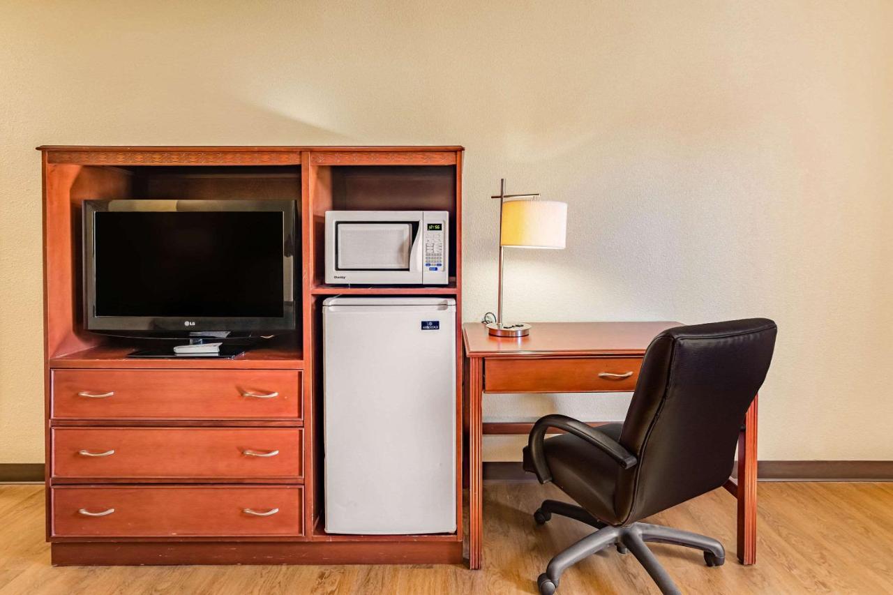 Standard King Room - Non-Smoking at Econo Lodge Lexington Downtown near I-81