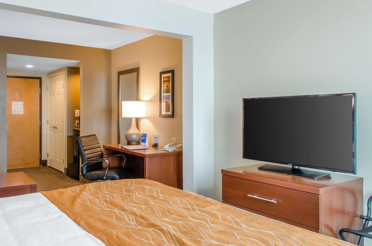 | Comfort Inn & Suites