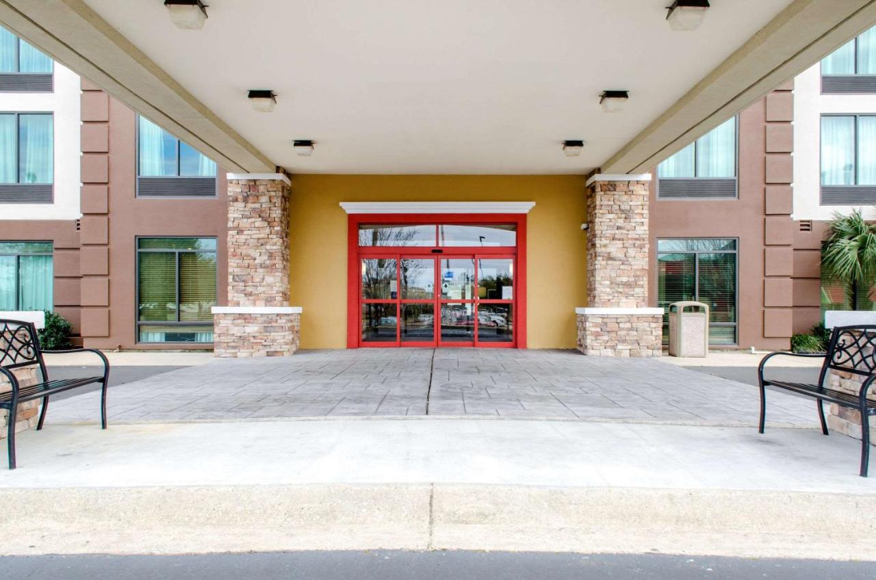 | Comfort Inn & Suites