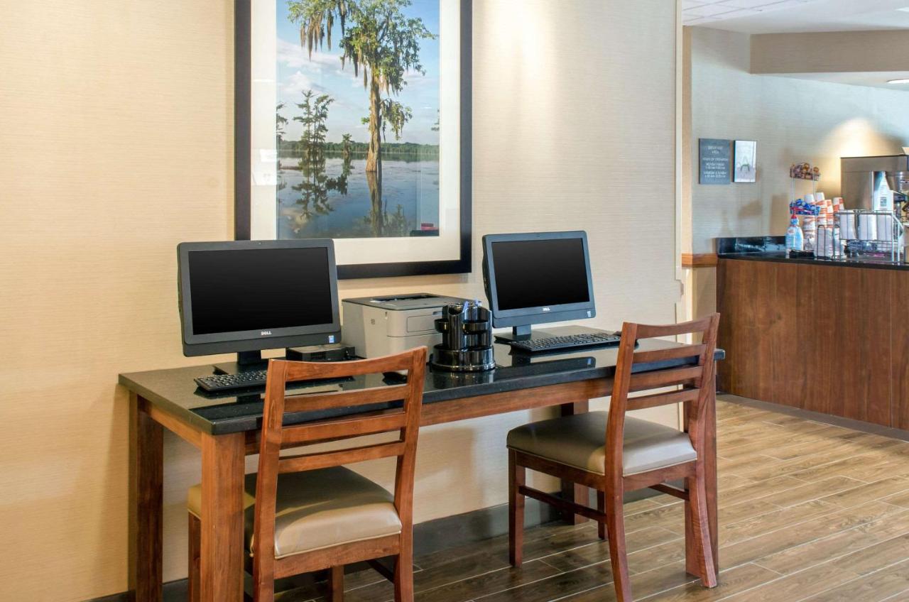 | Comfort Inn & Suites
