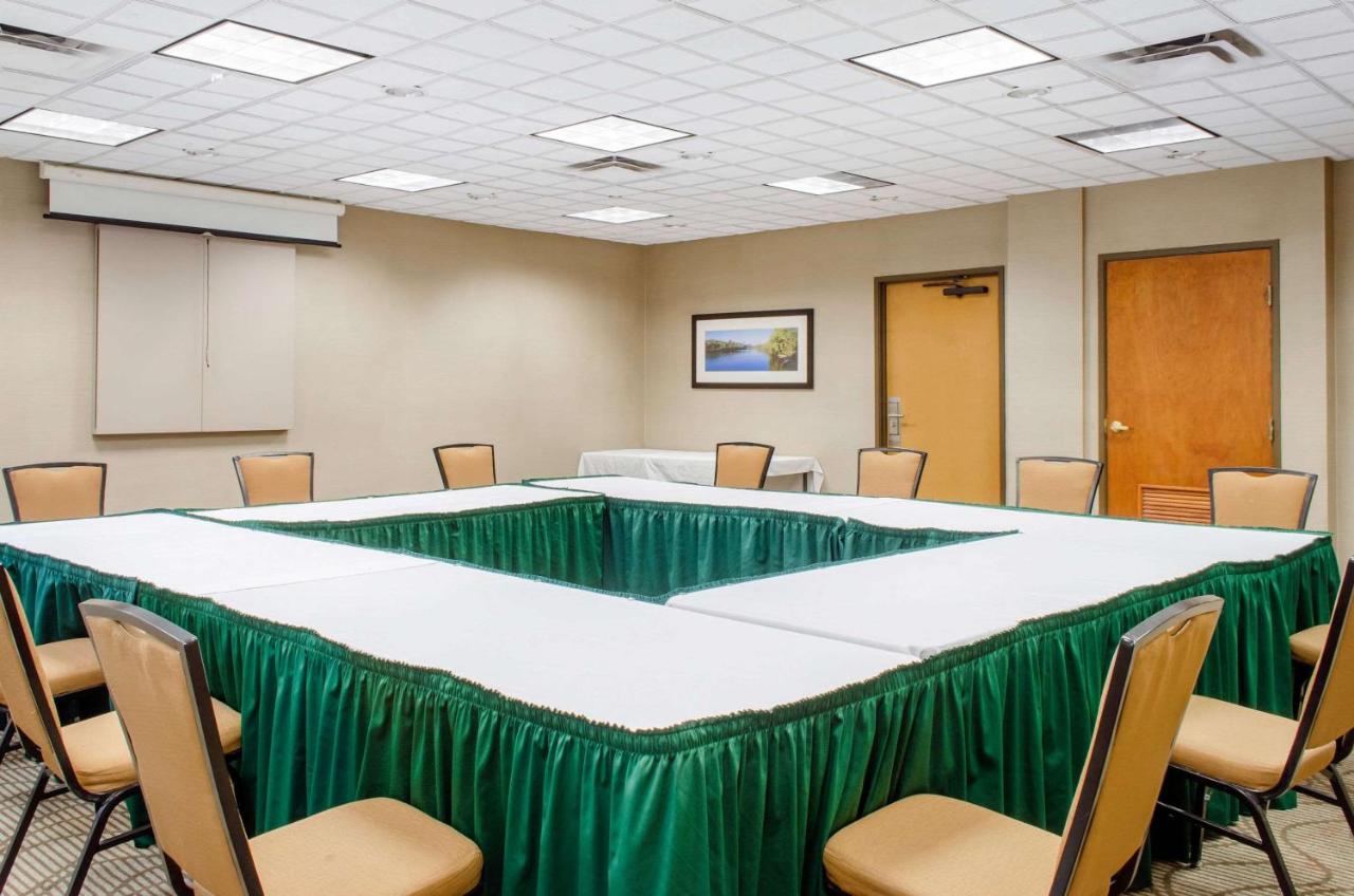 | Comfort Inn & Suites