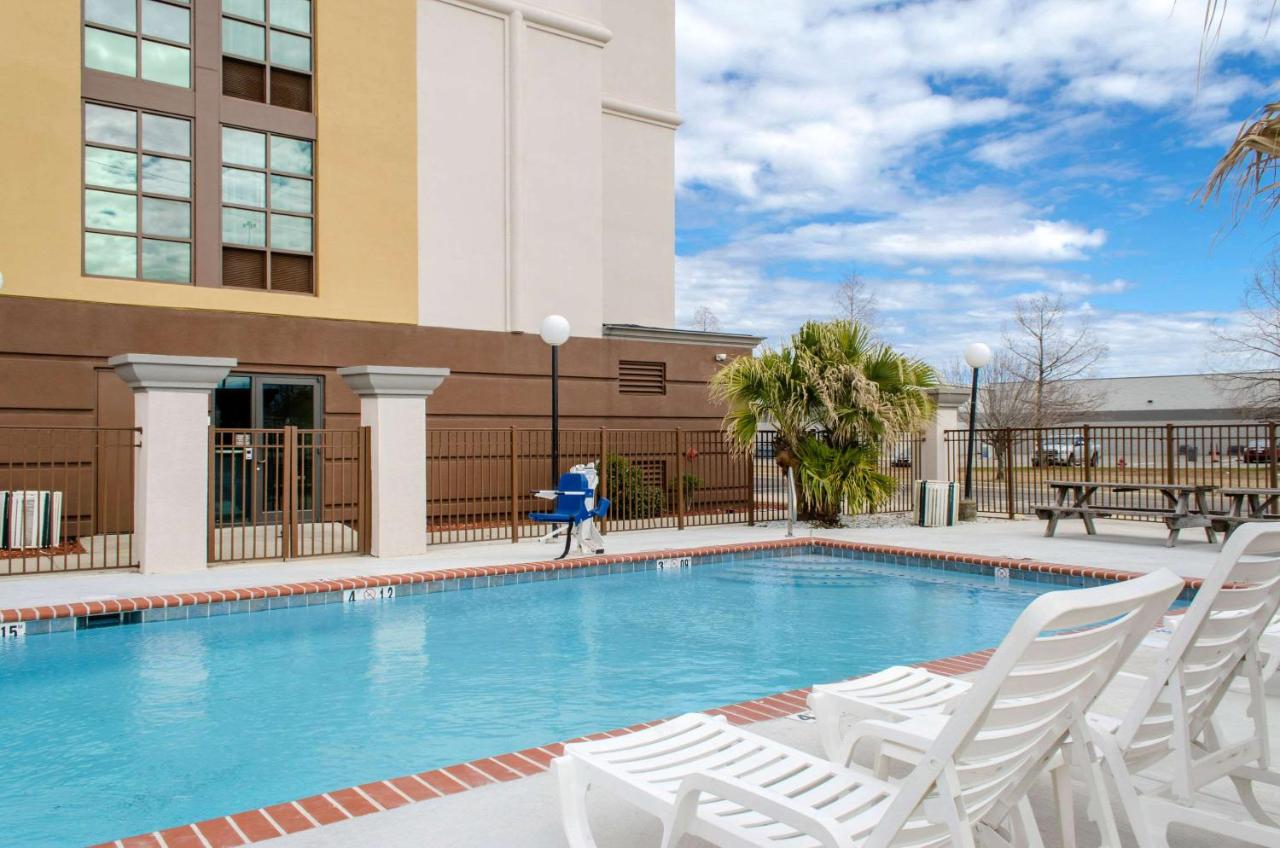 | Comfort Inn & Suites