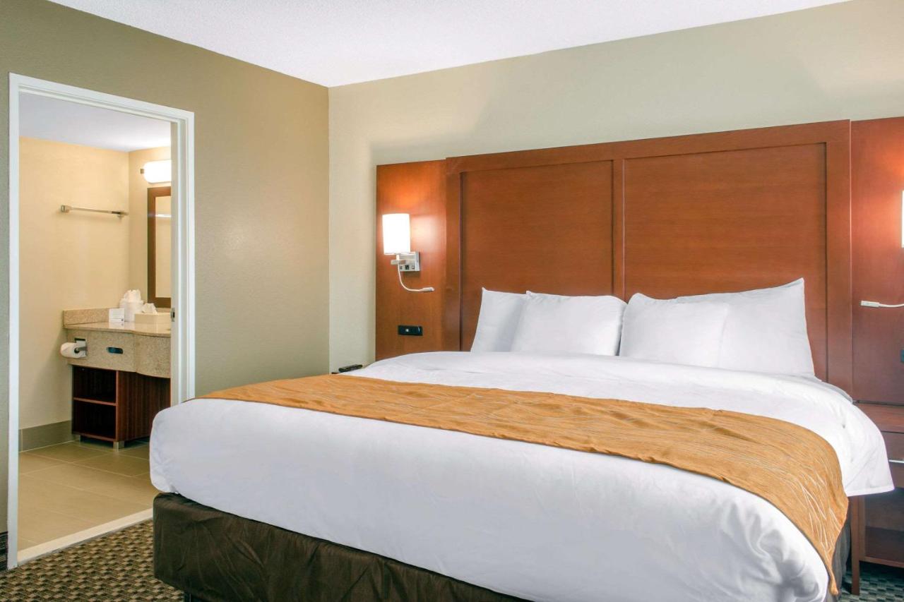 | Comfort Inn & Suites