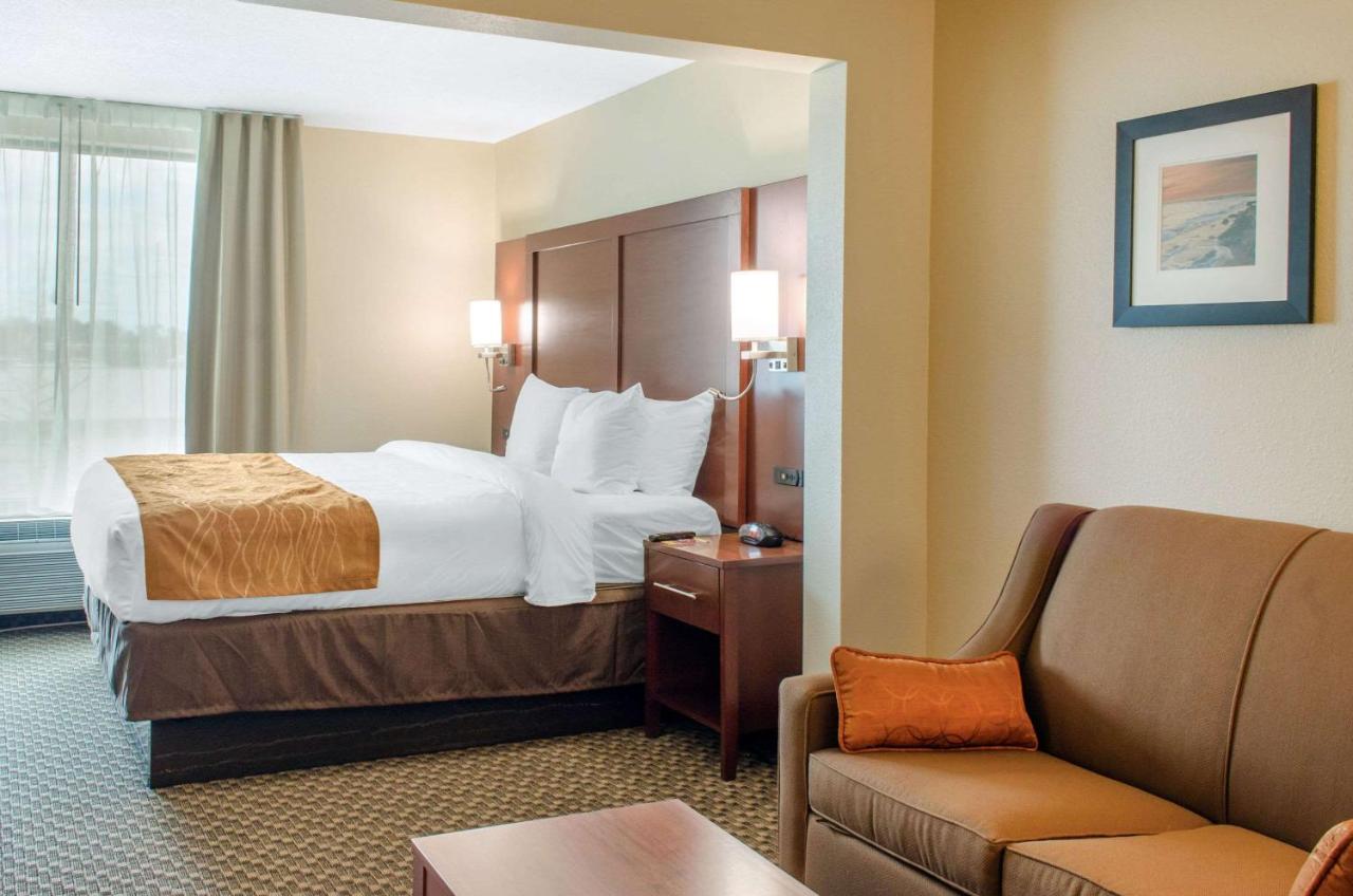 | Comfort Inn & Suites