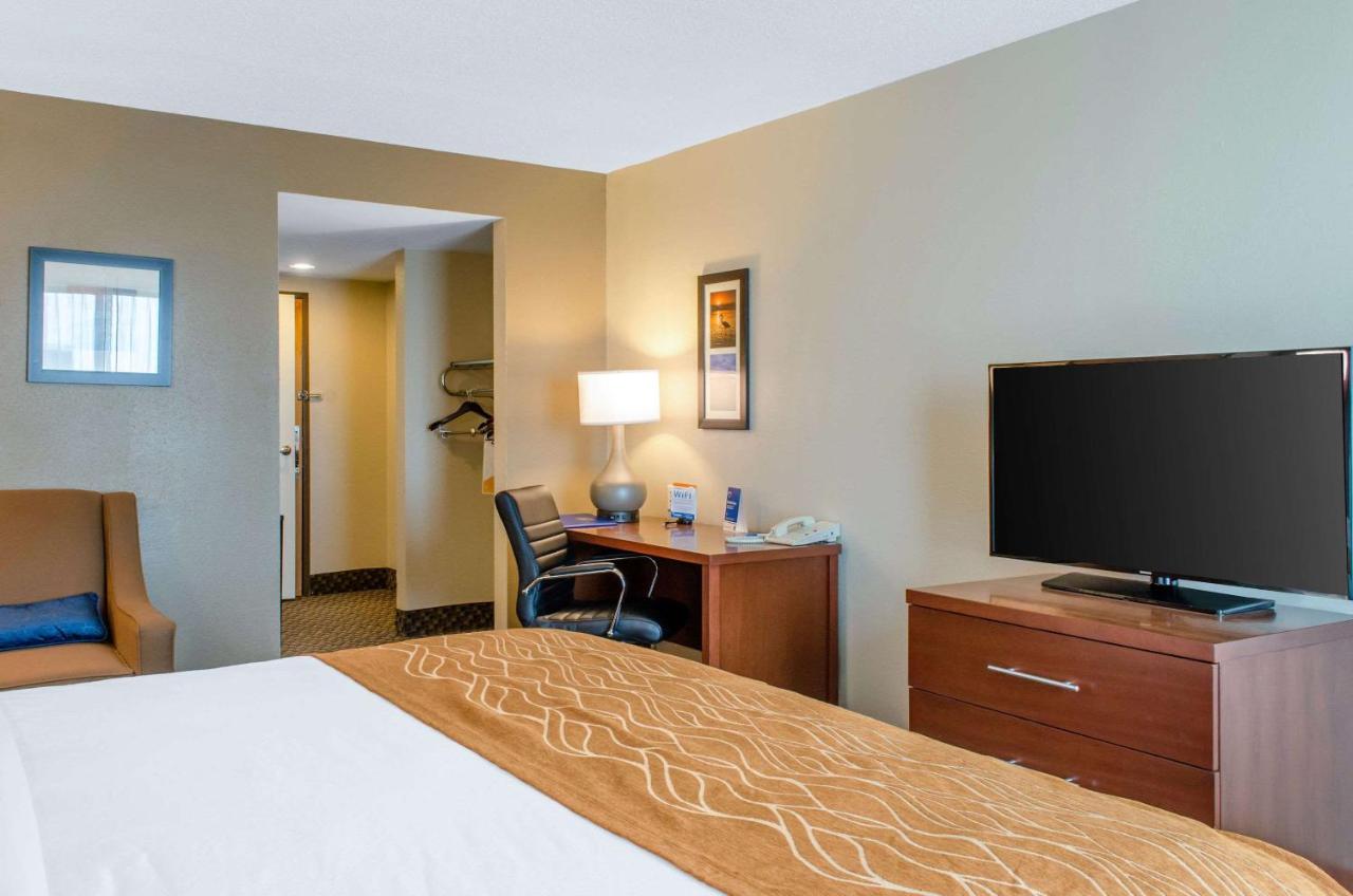 | Comfort Inn & Suites