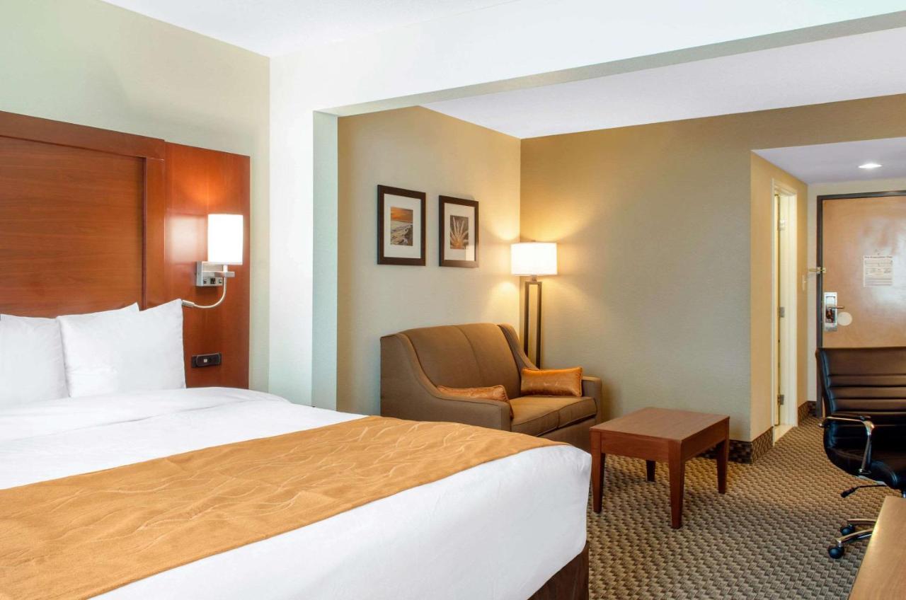 | Comfort Inn & Suites