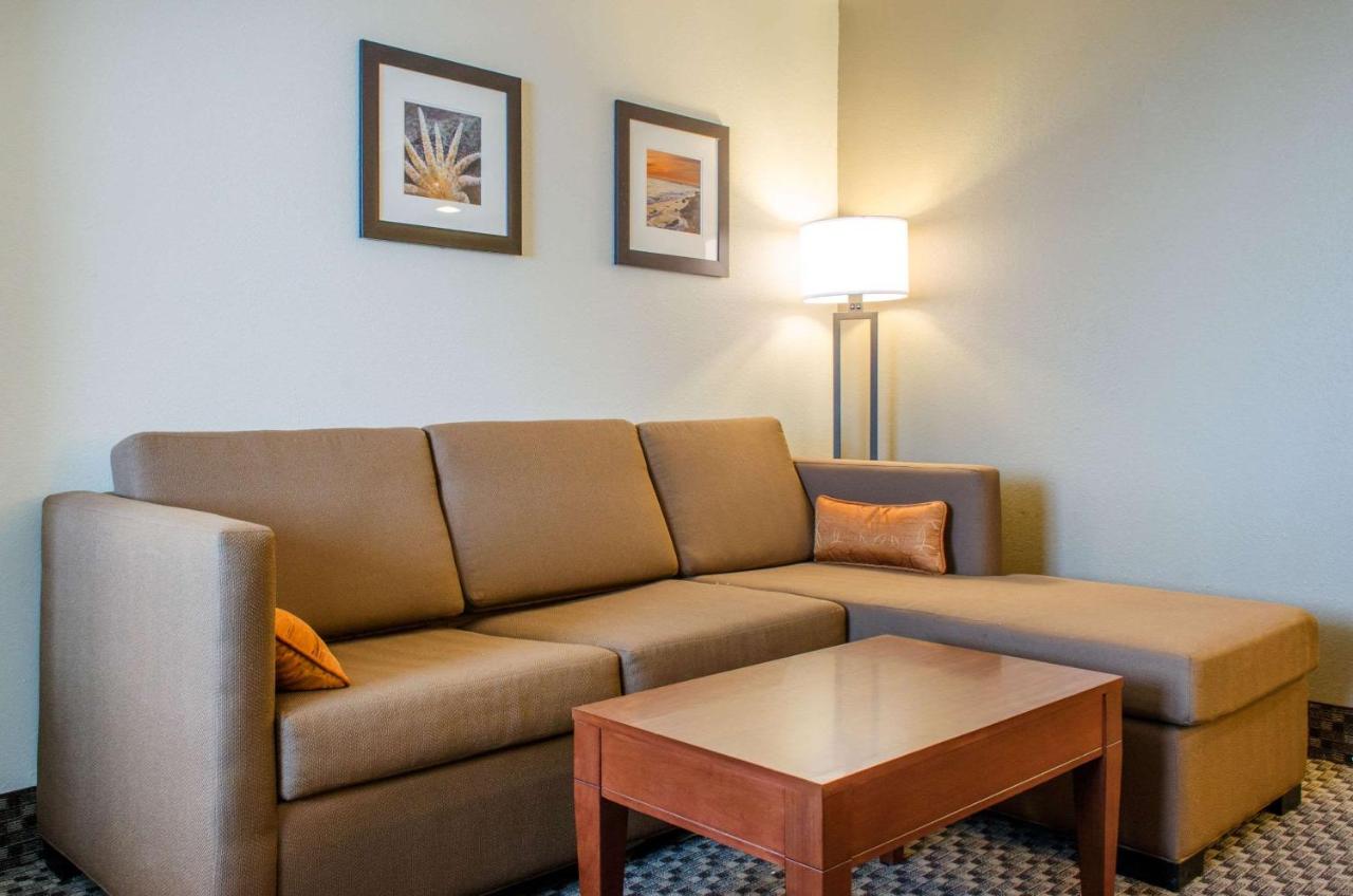 | Comfort Inn & Suites