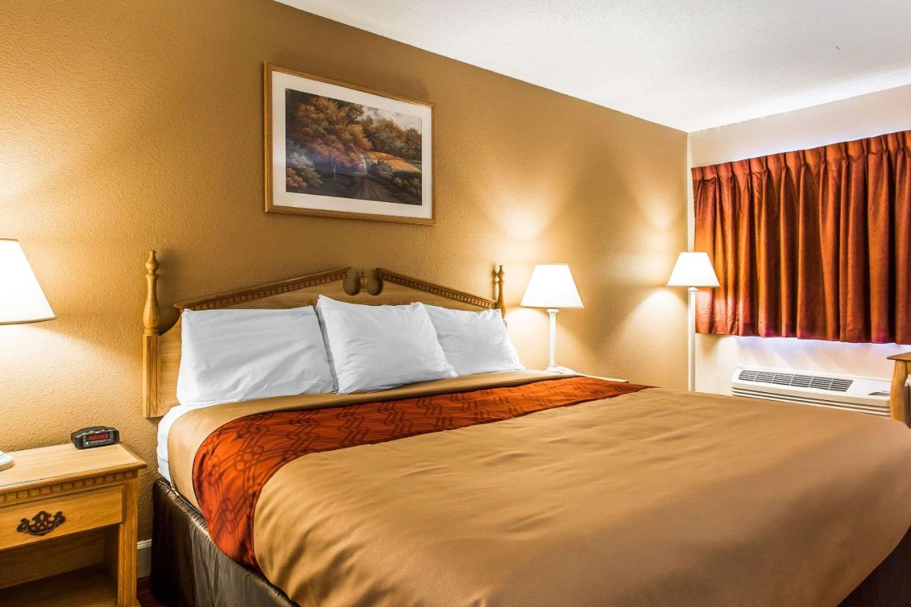 King Room - Smoking  at Econo Lodge Inn & Suites Huntsville University Area